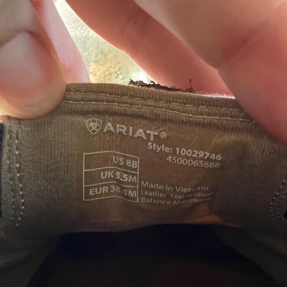 Ariat slip ons. Used but not damaged size 8 - Picture 2 of 4